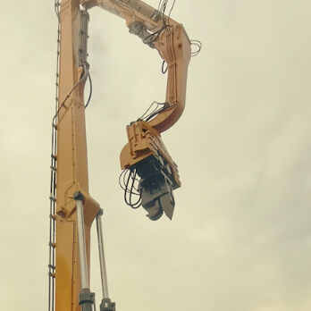 Drive Piles Faster: A Heavy-Duty Pile Driver with Intense Vibration & Simple Operation