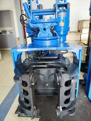 High-Efficiency Side Grip Pile Driver For 9m Depth Piling In Confined Spaces